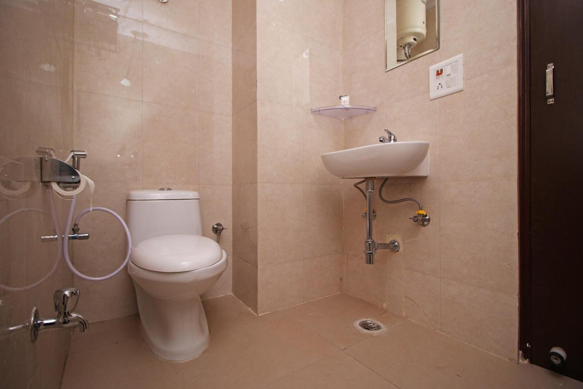 Hotel O Surya Palace New Delhi Luaran gambar